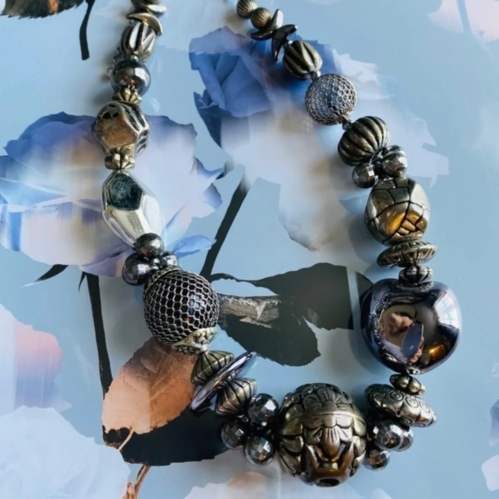 Short, Large Beads Necklace